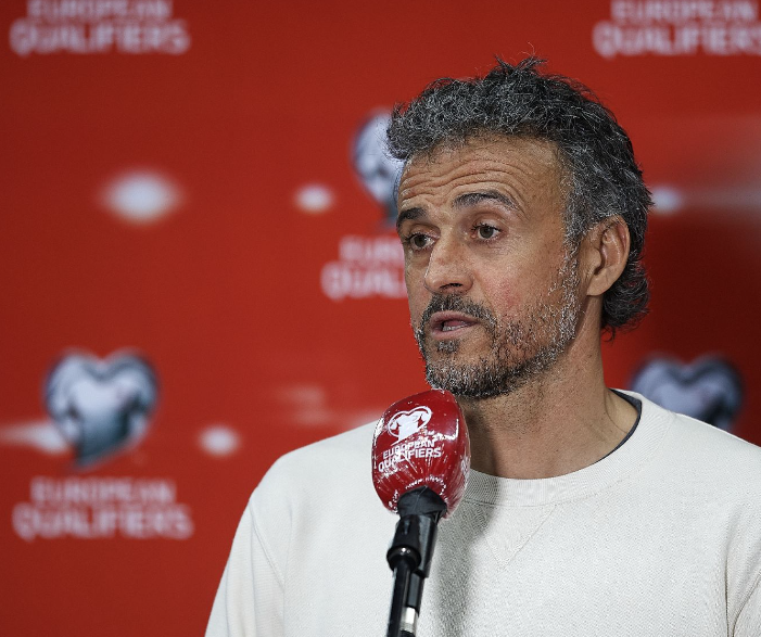 法甲赛场：恩里克盛赞阿什拉夫，巴黎展现稳定自信气质