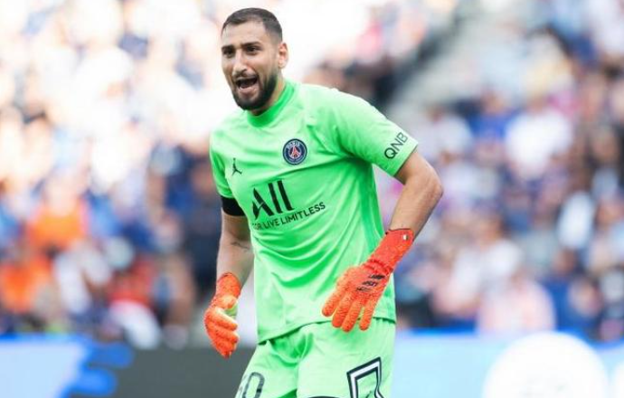 十年首秀纪念日：多纳鲁马社媒晒图追忆往昔，<a href='/news/tag/268.html' style='color: blue;'>曼城</a>新援感恩成长