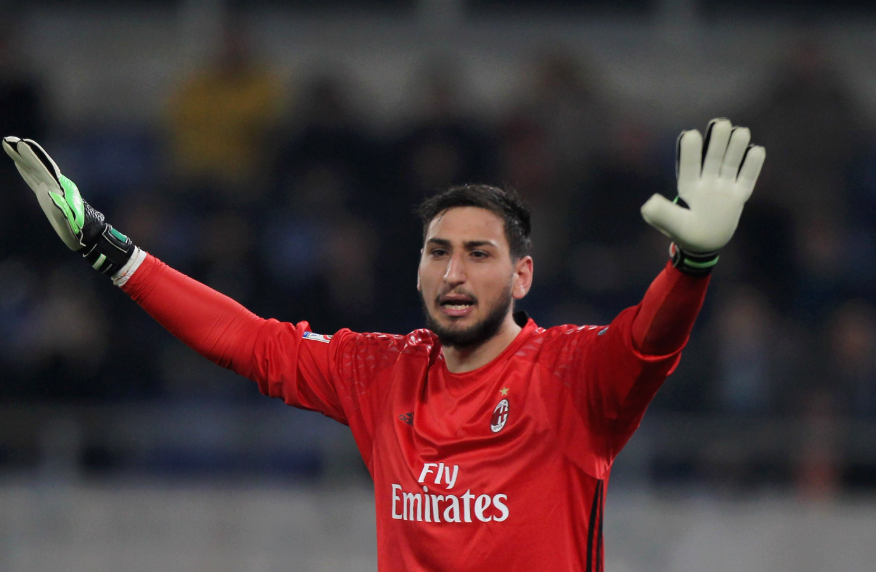 十年首秀纪念日：多纳鲁马社媒晒图追忆往昔，曼城新援感恩成长