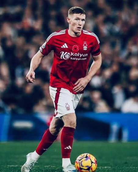 曼联与纽卡竞逐诺丁汉森林新星:安德森身价超亿镑及赛场表现剖析