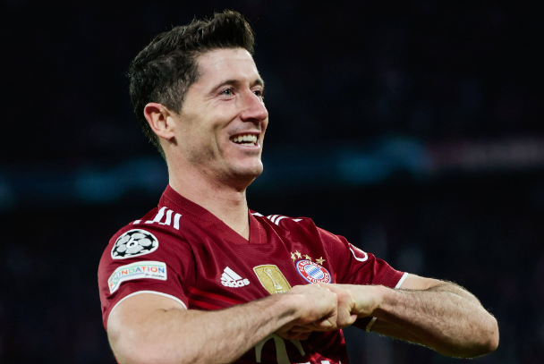 西甲激战巴萨客场告捷，莱万帽子戏法后畅谈赛后心得