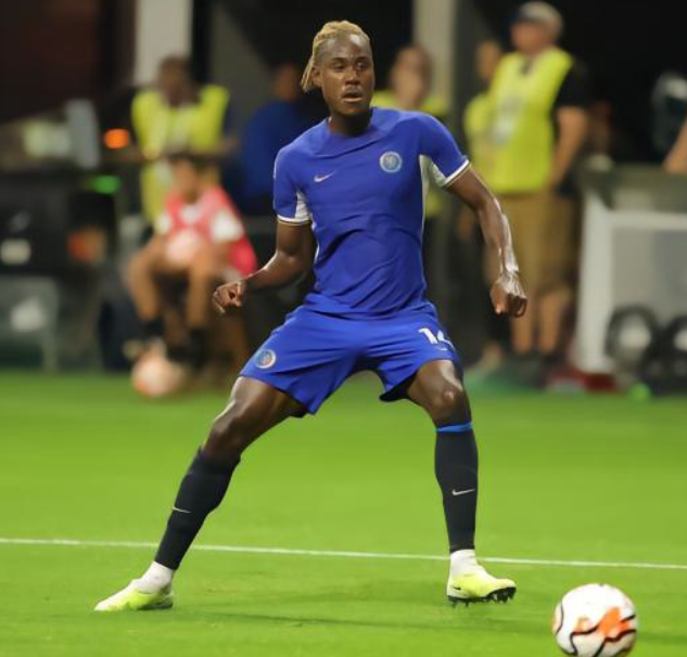 查洛巴顶替格伊入选英格兰队，阵容变动引关注