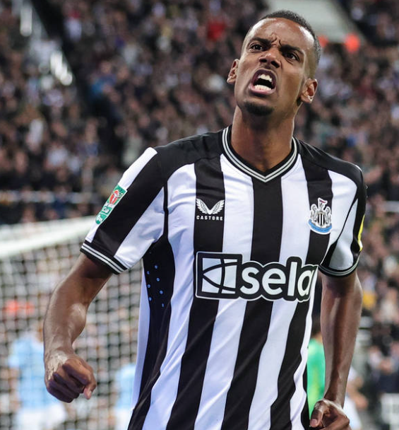 纽卡斯尔本赛季困境：转会失误与多重因素交织之果