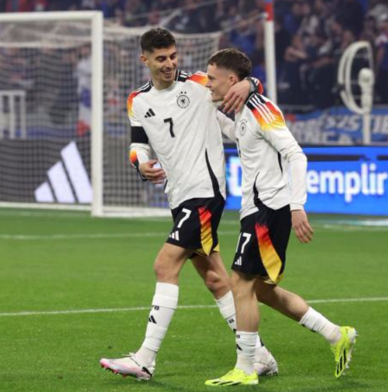 利物浦夏窗引援未达预期，曼联名宿约克剖析球队困境与锋线组合