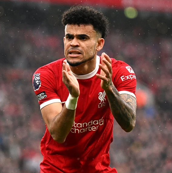 拜仁锋将迪亚斯红牌禁赛：欧冠赛场暴力犯规的严肃审视