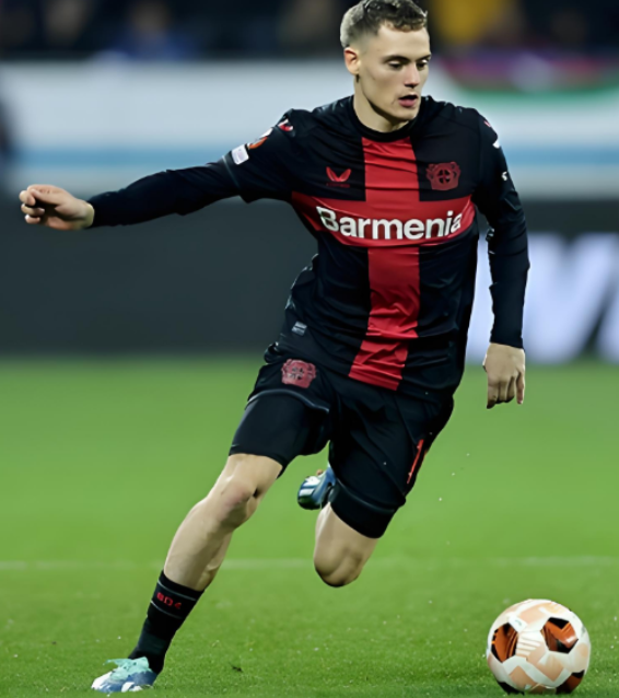 拜仁总监埃贝尔谈维尔茨转会：尊重选择，畅聊球衣号码事宜