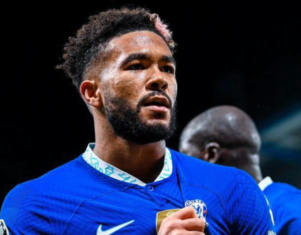 英超切尔西：少一人鏖战，团结与拼搏铸就坚韧防线