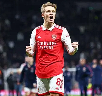 英超第15轮焦点战：阿斯顿维拉与阿森纳的战术博弈与进球争议