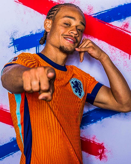 英超赛场：热刺奏凯，哈维&middot;西蒙斯赛后畅谈心声