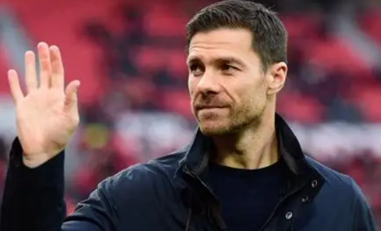 欧冠烽火:师徒对决,<a href='/news/tag/286.html' style='color: blue;'>皇马</a>曼城激战一触即发