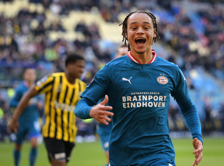 哈维&middot;西蒙斯：英超逐梦，自律铸就<a href='/news/tag/328.html' style='color: blue;'>足球</a>之路