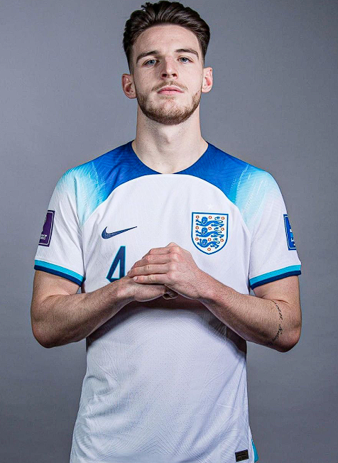 杰拉德盛赞赖斯：世界级中场的潜力新星